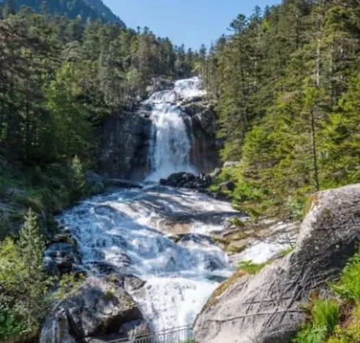 Eden Des Pyrenees فيلة *